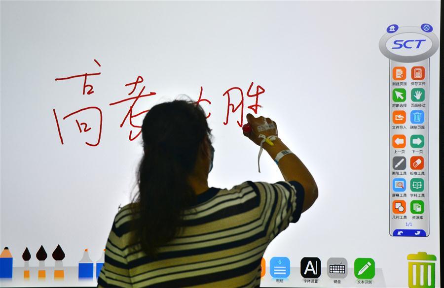 學習(xi) 故事會(hui) 丨人生萬(wan) 事須自為(wei)  跬步江山即寥廓