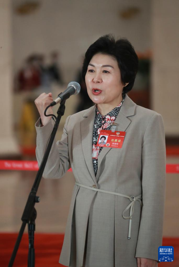 第二場“委員通道”集體(ti) 采訪活動舉(ju) 行
