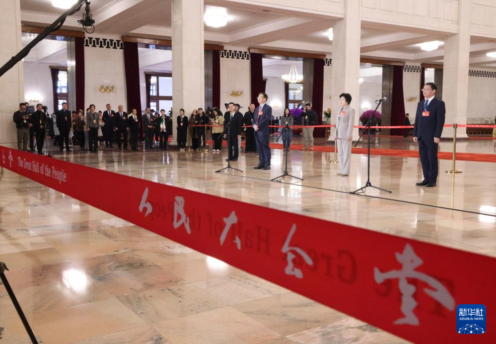 第二場“委員通道”集體(ti) 采訪活動舉(ju) 行
