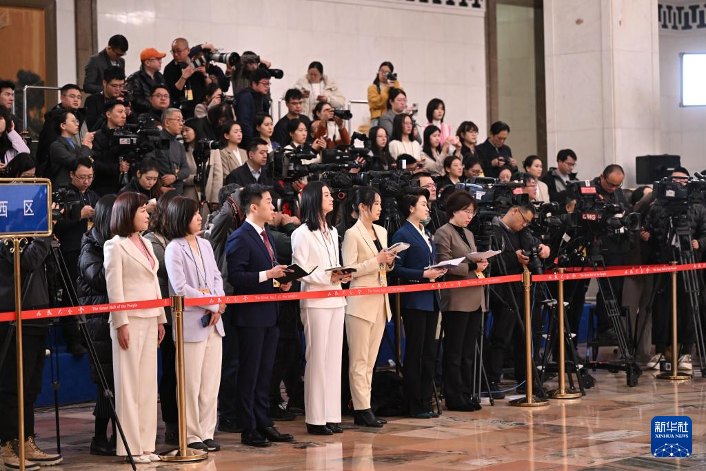 第二場“委員通道”集體(ti) 采訪活動舉(ju) 行