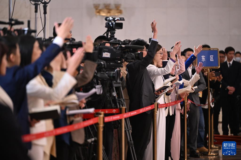 第二場“委員通道”集體(ti) 采訪活動舉(ju) 行