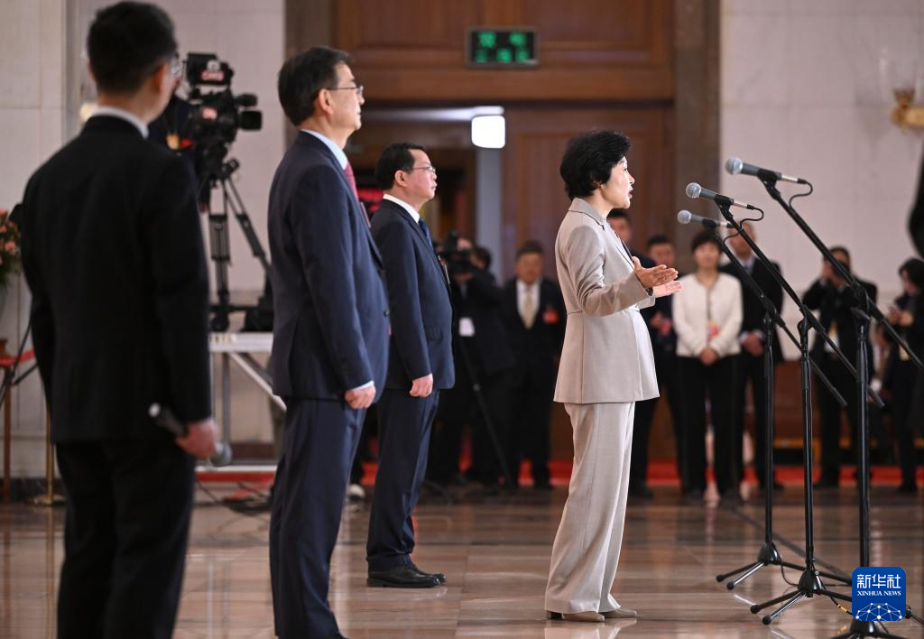 第二場“委員通道”集體(ti) 采訪活動舉(ju) 行