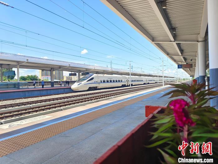 哈爾濱鐵路7月發送旅客629萬(wan) 人次旅遊專(zhuan) 列開行量同比增一倍