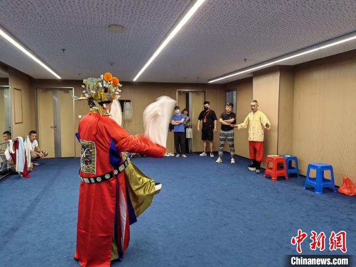 “天下第一團”正在進行練習(xi) 。　昆山市文體(ti) 廣電和旅遊局供圖