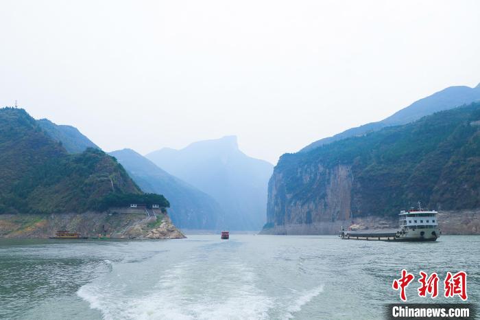 一場巡河“找茬”行動，何以巡出碧水東(dong) 流的長江？