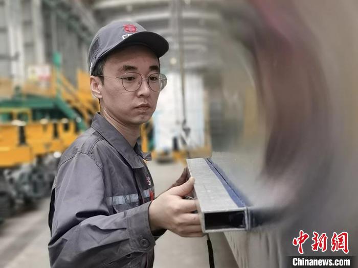 【十年@每一個(ge) 奮鬥的你】青年“造車”工匠心細手穩練絕技：確保高質量完成任務