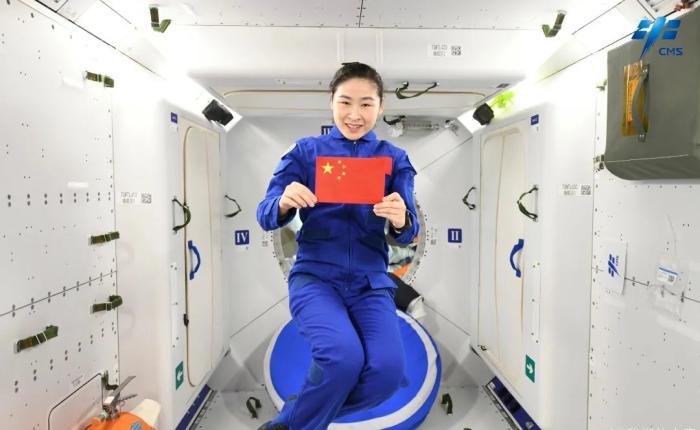 航天員劉洋背後是問天實驗艙睡眠區。圖片來源：中國載人航天工程辦公室官方微信