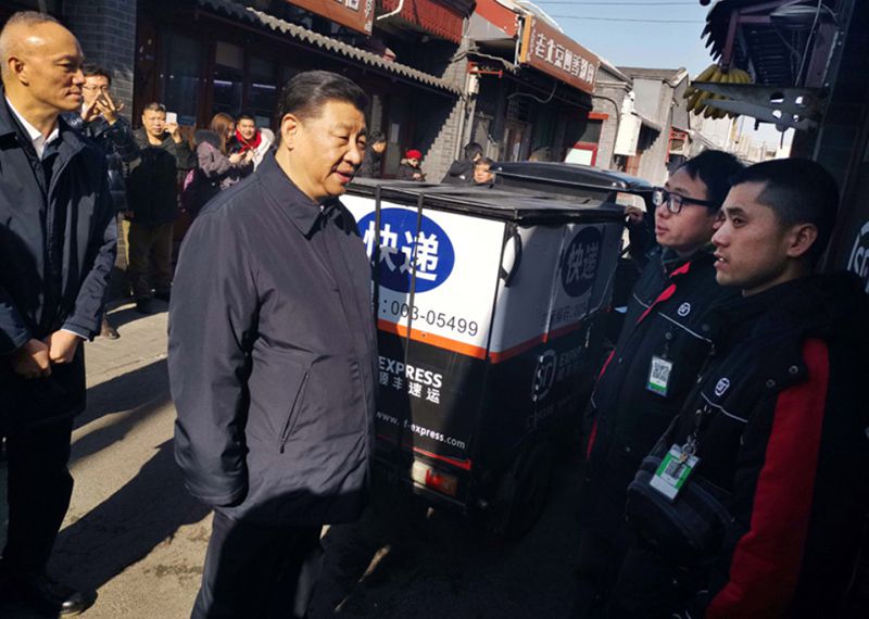 2019年2月1日，習(xi) 近平總書(shu) 記在北京看望慰問基層幹部群眾(zhong) ，在結束前門東(dong) 區看望慰問乘車返回途中，臨(lin) 時下車來到前門石頭胡同的快遞服務點，看望仍在工作的“快遞小哥”。