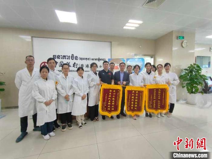 中國援柬中醫醫療隊赴中資機構義(yi) 診