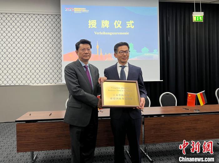 圖為(wei) 授牌儀(yi) 式現場。　馬秀秀 攝