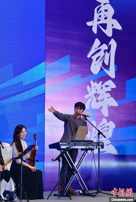 圖為(wei) 3月9日，福建福州，張家豪(右)與(yu) 林佳臻在台上演出。 <a target='_blank' href='https://www.easyfundingllc.com/'><p  align=