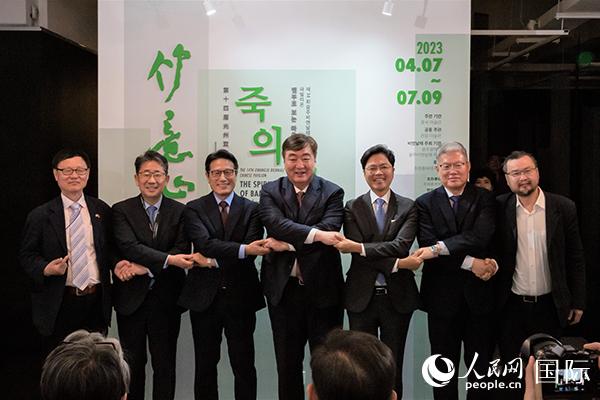 第十四屆光州雙年展中國館開幕式7日在韓國光州隱岩美術館舉(ju) 行。人民網記者 馬菲攝