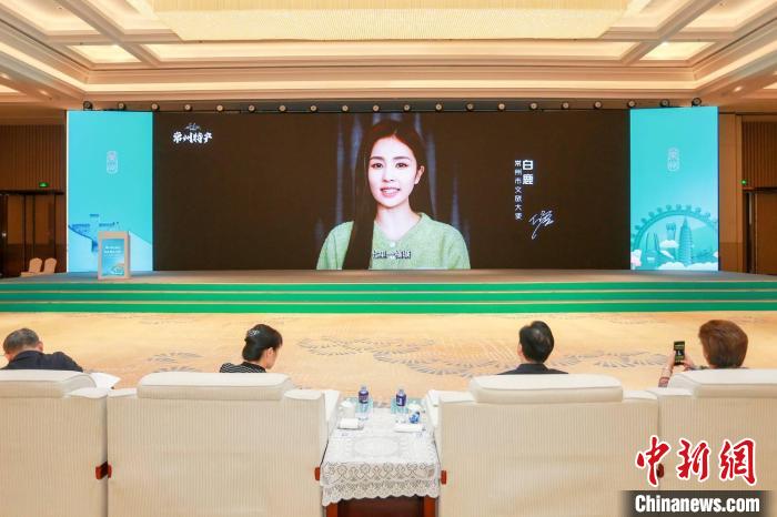 常州籍演員白鹿擔綱常州文旅大使，為(wei) 家鄉(xiang) 傾(qing) 情打CALL。　唐娟 攝