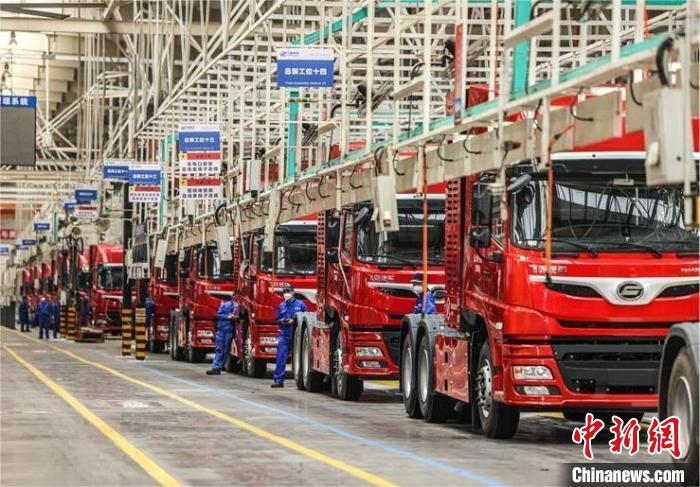 位於(yu) 佛山的氫能源汽車企業(ye) 飛馳汽車總裝車間 黃永程 攝