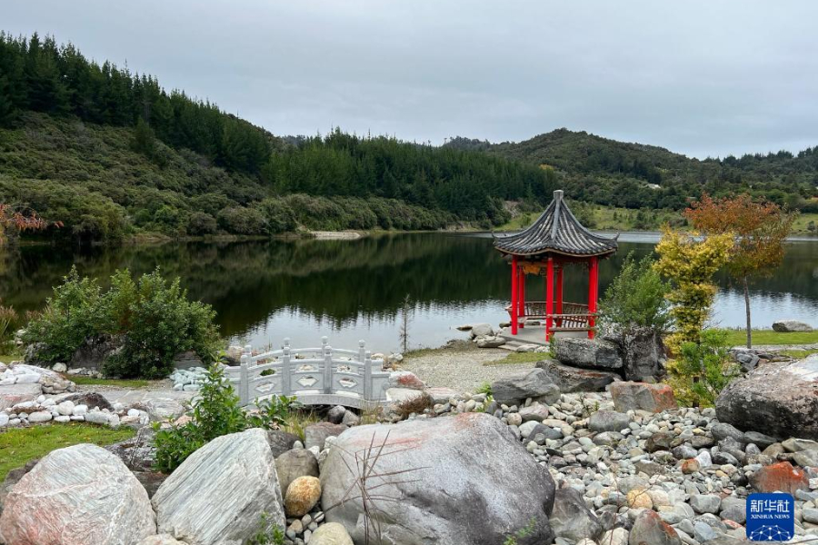 這是4月29日拍攝的新西蘭(lan) 羅斯華人淘金紀念公園一角。新華社發（沃爾特 攝）