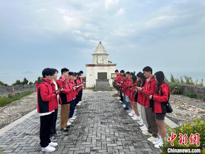 兩(liang) 岸青年共慶五四青年節：文學為(wei) 引情牽海峽