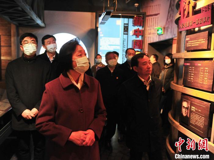 台盟中央主席蘇輝近日率調研組赴吉林開展重點考察調研。圖為(wei) 在長影舊址博物館考察吉林特色文化產(chan) 業(ye) 發展。　高龍安 攝