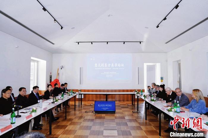 尼山世界文明論壇東(dong) 方美學分論壇舉(ju) 行促進東(dong) 西方時尚文化交流
