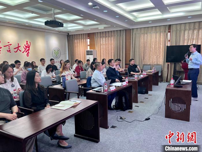 香港與(yu) 內(nei) 地學者在北京建言講好中國故事