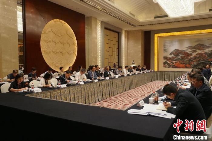 民進中央主席蔡達峰近日率調研組赴江蘇開展重點考察調研。圖為(wei) 在調研座談會(hui) 現場。　民進中央供圖