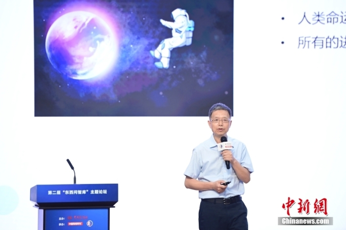 5月30日，<a target='_blank' href='https://www.easyfundingllc.com/'>中新社</a>第二屆“東(dong) 西問智庫”主題論壇在北京舉(ju) 行，多位中外專(zhuan) 家圍繞“AI革命與(yu) 文明進化”展開討論。圖為(wei) 北京大學新聞與(yu) 傳(chuan) 播學院教授胡泳在論壇上作主旨演講。<a target='_blank' href='https://www.easyfundingllc.com/'>中新社</a>記者 田雨昊 攝