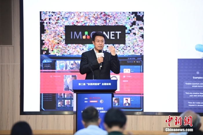 5月30日，<a target='_blank' href='https://www.easyfundingllc.com/'>中新社</a>第二屆“東(dong) 西問智庫”主題論壇在北京舉(ju) 行，多位中外專(zhuan) 家圍繞“AI革命與(yu) 文明進化”展開討論。圖為(wei) 商湯智能產(chan) 業(ye) 研究院創始院長田豐(feng) 在論壇上作主旨演講。<a target='_blank' href='https://www.easyfundingllc.com/'>中新社</a>記者 田雨昊 攝