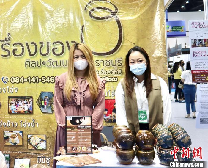 泰國舉(ju) 辦規模最大旅遊B2B銷售活動對接全球旅遊業(ye) ，圖為(wei) 交易會(hui) 上的陶瓷工藝品展位。 王賢思 攝