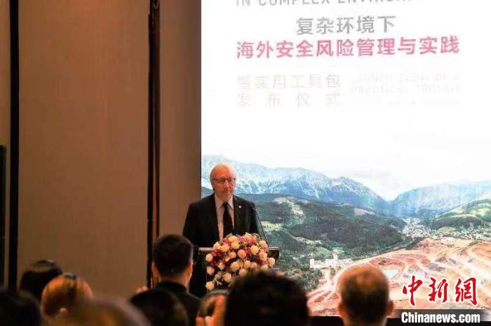 圖為(wei) 紅十字國際委員會(hui) 主席中國事務個(ge) 人特使、東(dong) 亞(ya) 地區代表處主任蒂埃裏·梅拉致辭。　紅十字國際委員會(hui) 供圖