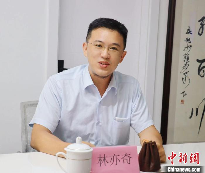 台灣創新聯合建築協會(hui) 理事長林亦奇講述設立驛站願景。　吳允傑 攝