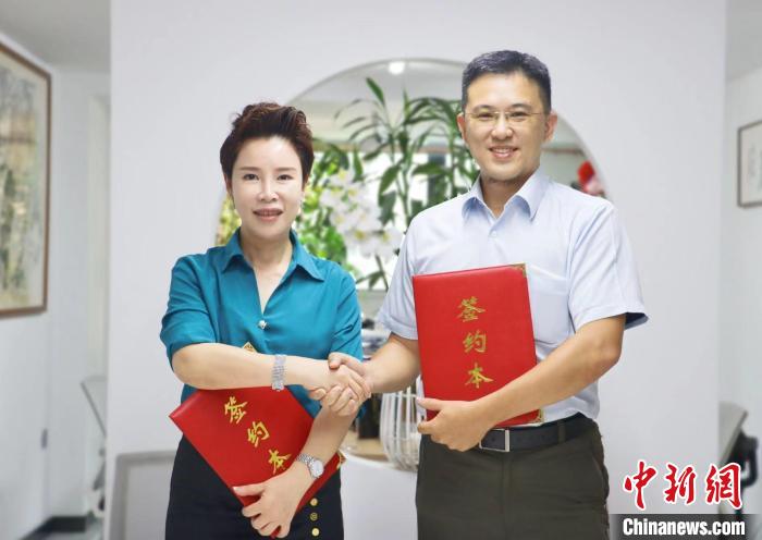 簽署“融情·同心”寧台建築師驛站共建協議。　吳允傑 攝