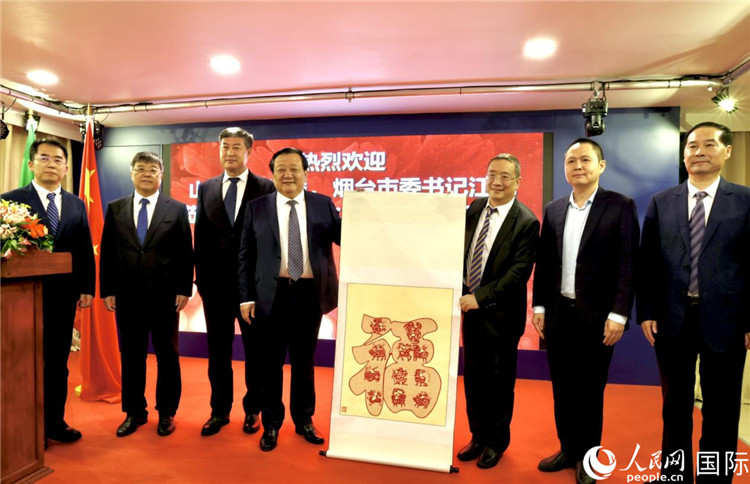 參加座談會(hui) 的主要嘉賓合影留念。人民網記者宋亦然攝