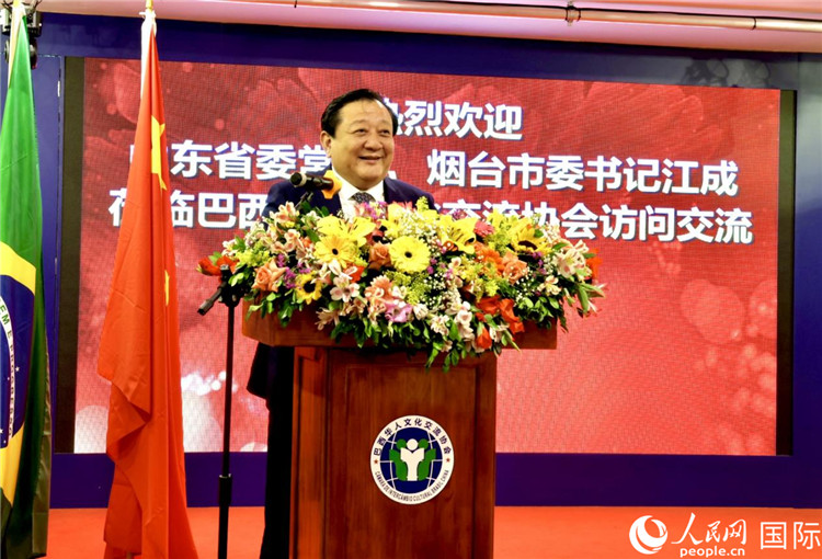 山東(dong) 省委常委、煙台市委書(shu) 記江成致辭。人民網記者宋亦然攝