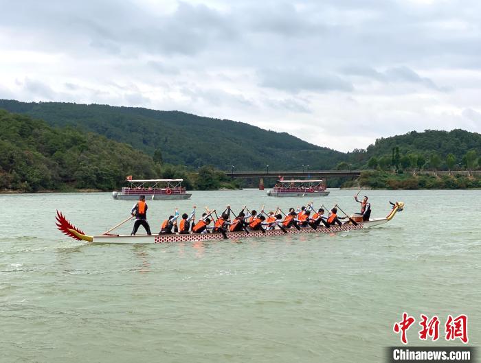 圖為(wei) 龍舟賽活動。　陳靜 攝