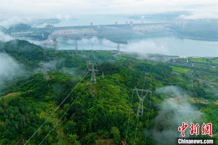 三峽輸電線路。　何偉(wei)  攝