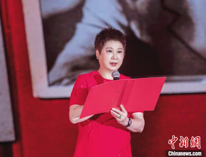 7月16日，榮智豐(feng) 在2023年上海統戰文化周開幕活動中朗誦《與(yu) 統戰先輩的時空對話》。　張昊 攝