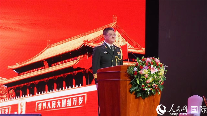 圖為(wei) 中國駐老撾大使館國防武官李兵大校致辭。人民網記者 孫廣勇攝