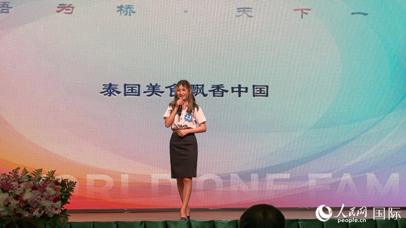 榮獲世界大學生中文比賽亞(ya) 洲冠軍(jun) 的泰國選手。人民網記者 孫廣勇攝