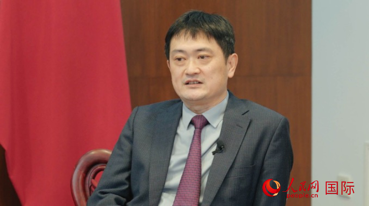 中國駐阿根廷使館代辦孫怡接受人民網專(zhuan) 訪。人民網記者 張若涵攝