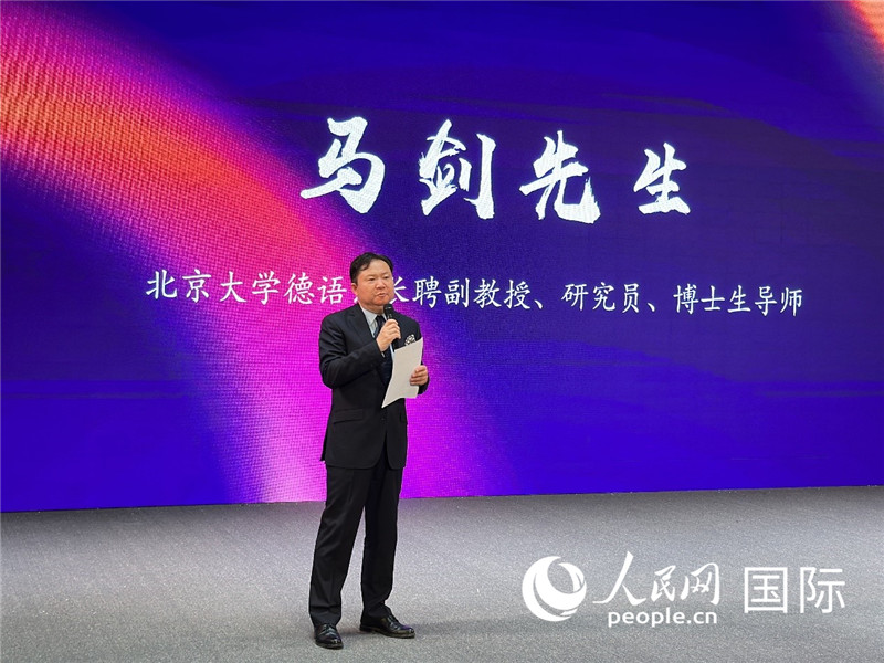 北京大學德語係長聘副教授馬劍點評學生表現。（攝影：張麗(li) 鷗）