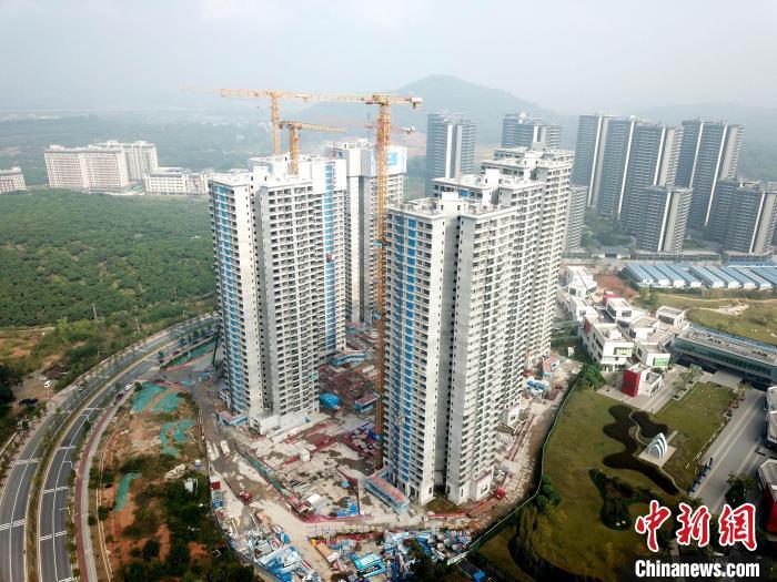 廣州一在建樓盤。 範少鵬 攝