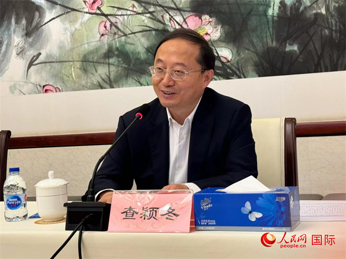 10月31日，蘇州市人民政府副市長查穎冬在第五屆中法文化論壇媒體(ti) 吹風會(hui) 上講話。（人民網 謝瑩攝）