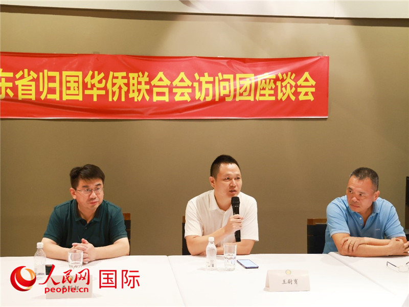 中國駐裏約總領館副總領事王尉育（中）在座談會(hui) 上致辭。人民網記者 陳海琪攝