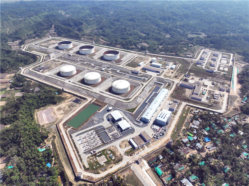 孟加拉國首個(ge) 海陸一體(ti) 化超大型石油儲(chu) 運工程——單點係泊及雙線管道工程。中石油管道局供圖。