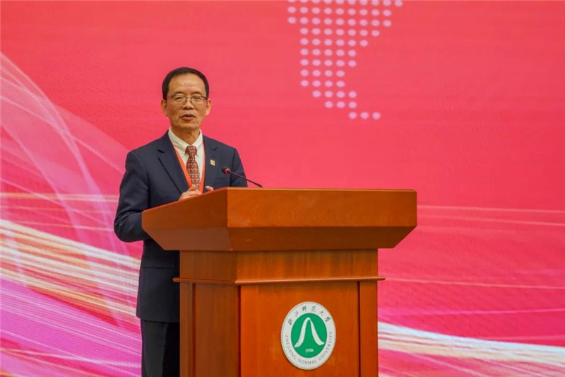 國務院學位委員會(hui) 區域國別學學科評議組秘書(shu) 長、浙江師範大學非洲研究院（非洲區域國別學院）院長劉鴻武致辭。主辦方供圖