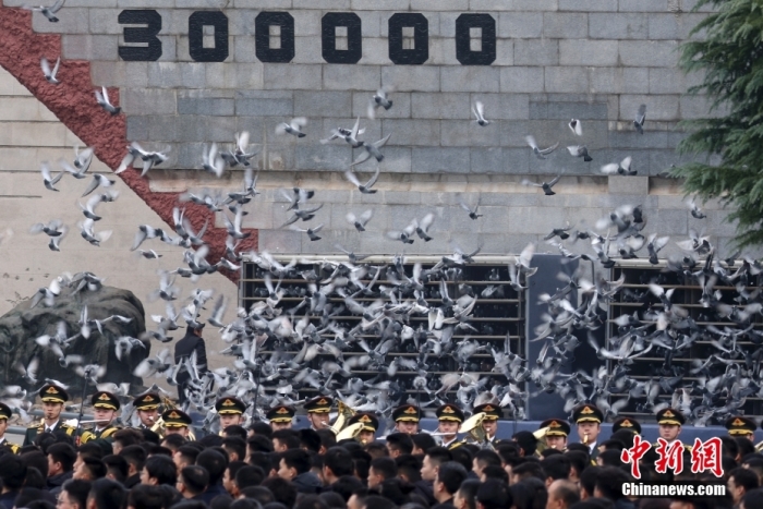 12月13日是第十個(ge) 南京大屠殺死難者國家公祭日。當天上午，南京大屠殺死難者國家公祭儀(yi) 式在侵華日軍(jun) 南京大屠殺遇難同胞紀念館舉(ju) 行。圖為(wei) 國家公祭儀(yi) 式現場。<a target='_blank' href='https://www.easyfundingllc.com/'><p  align=
