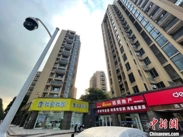 多家房地產(chan) 中介。 蘇婷 攝
