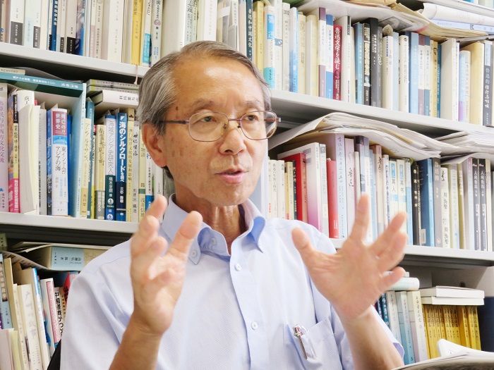 日本創價(jia) 大學教授高橋強接受人民網采訪。（視頻截圖）