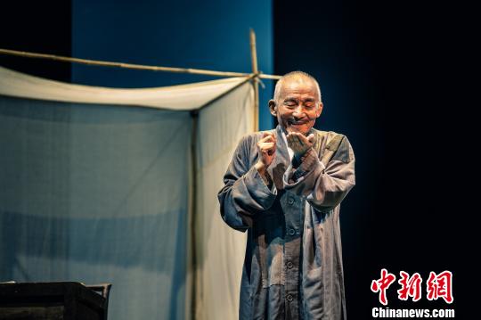 遊本昌《弘一法師·最後之勝利》劇照。遊思涵 攝