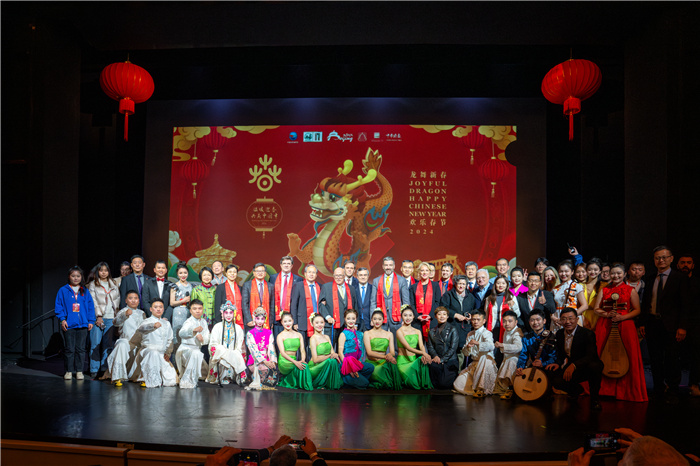 與(yu) 會(hui) 嘉賓合影。中國駐希臘大使館供圖