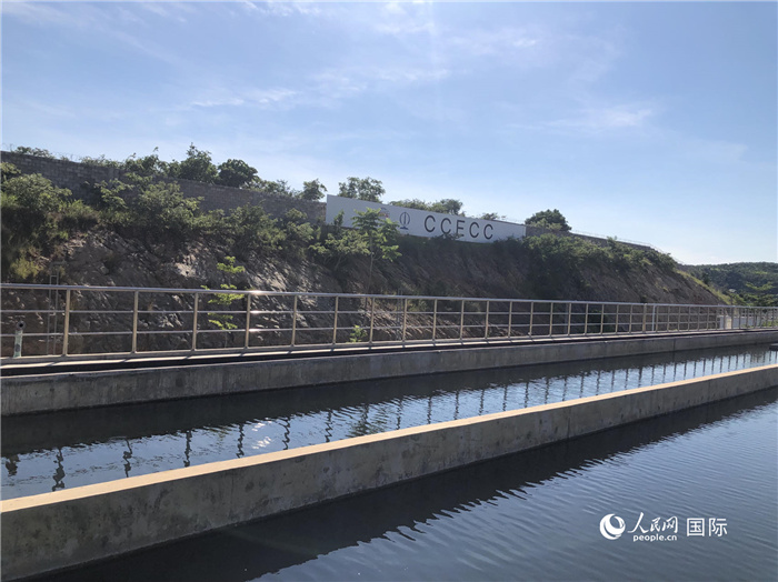 由中國土木工程（讚比亞(ya) ）有限公司承建的卡夫河供水項目。人民網記者 黃培昭攝